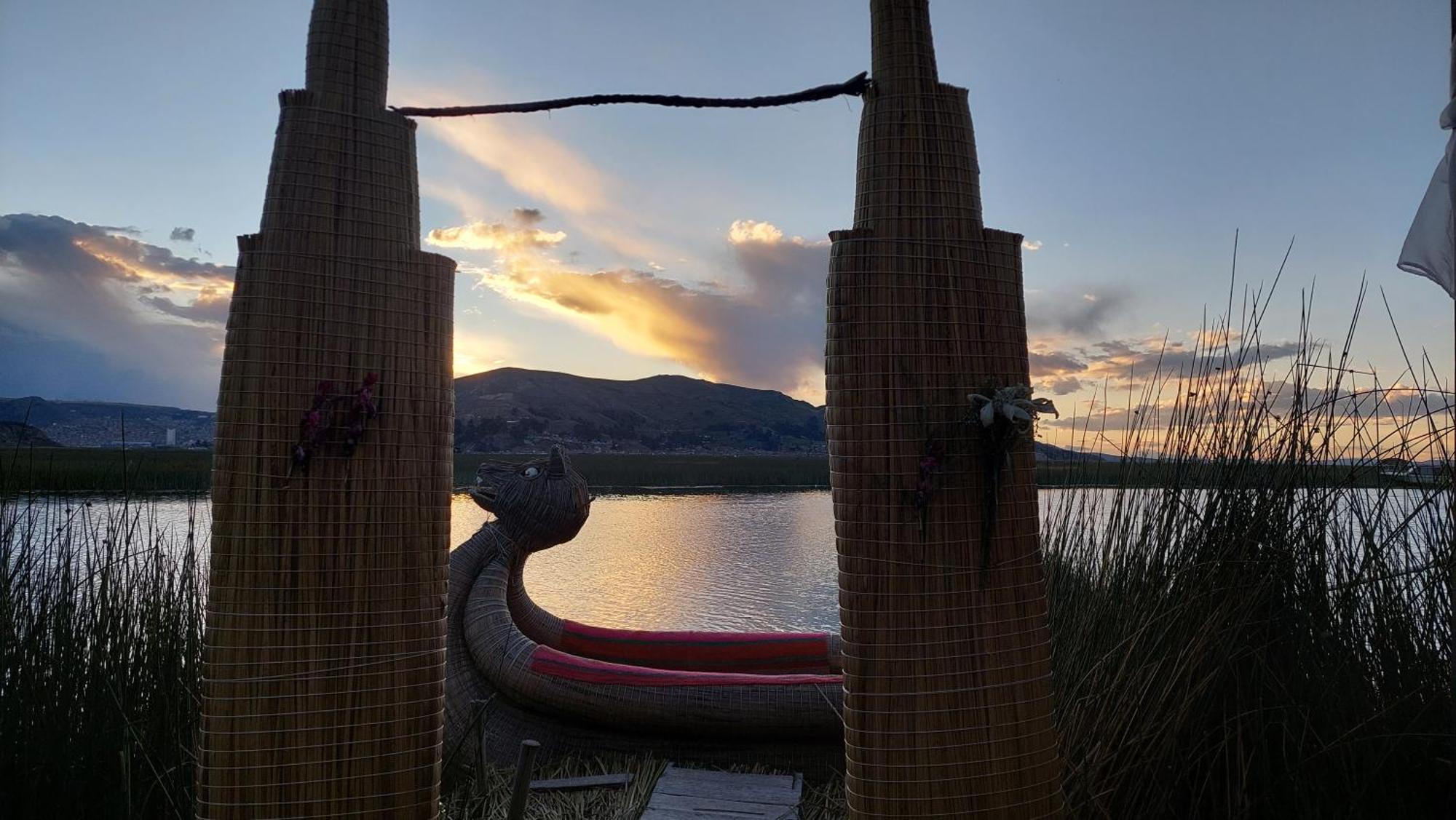 Uros Lodge Peru Puno Exterior photo